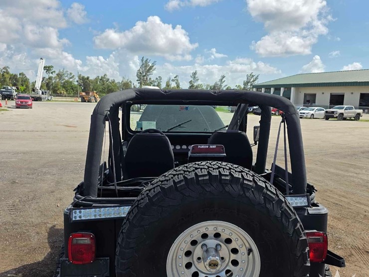 1995-jeep-wrangler-image-59