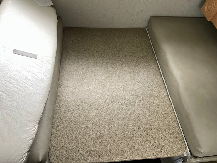 #1036-•-2003-keystone-bunkhouse-26'-camper-(has-wi-title)-image-31