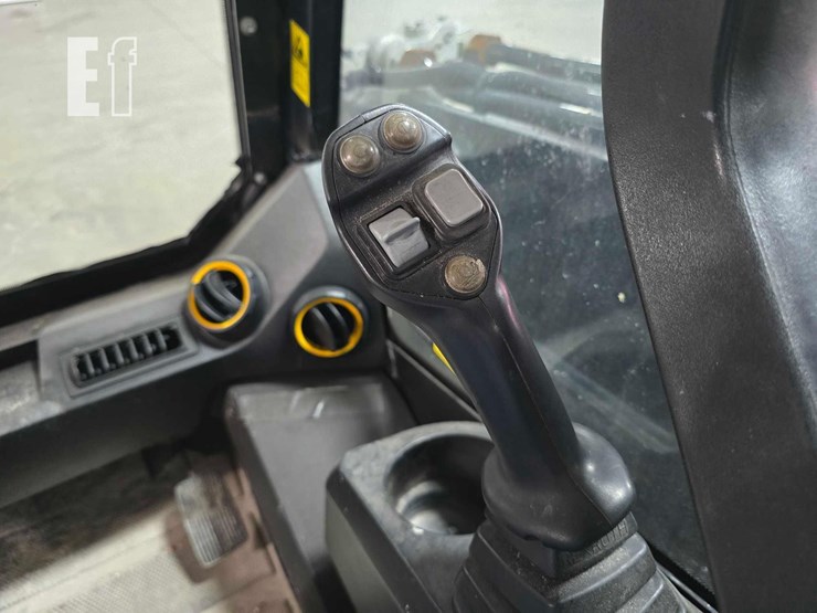 2021-jcb-3ts-8t-image-15
