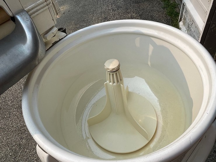 #2305-•-speed-queen-fw3090w-vintage-washing-machine-image-9