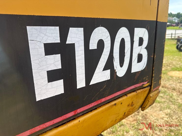 caterpillar-e120b-image-13