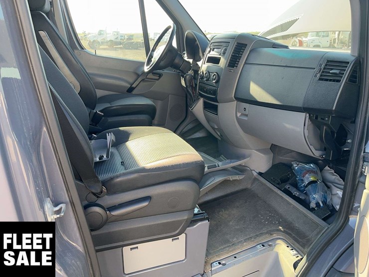 2011-mercedes-benz-sprinter-2500-image-19