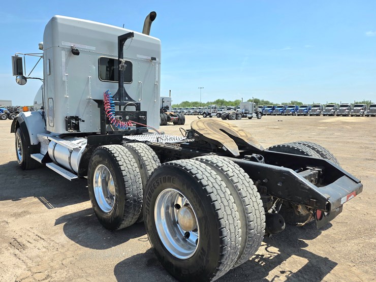2015-kenworth-t800-image-7