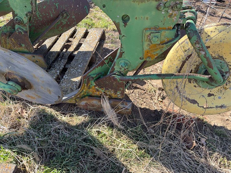 john-deere-three-point-three-bottom-plow-image-17