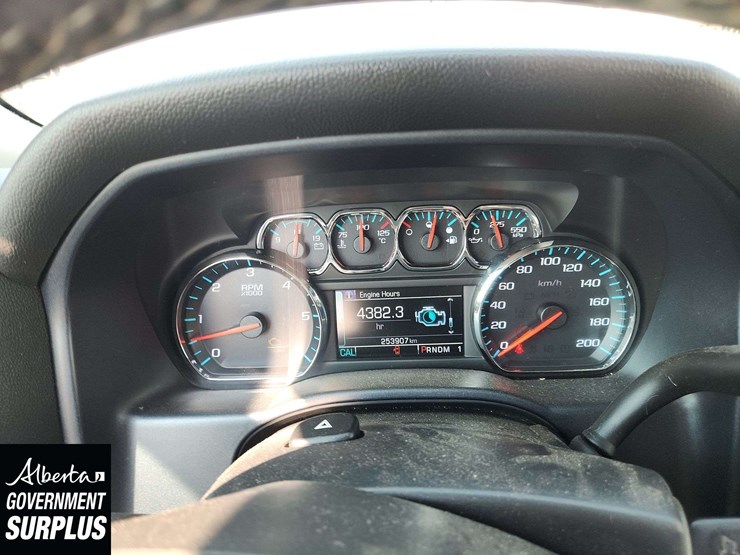 2015-chevrolet-silverado-2500hd-image-14