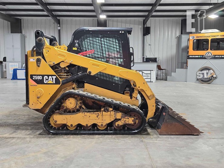 2015-caterpillar-259d-image-6