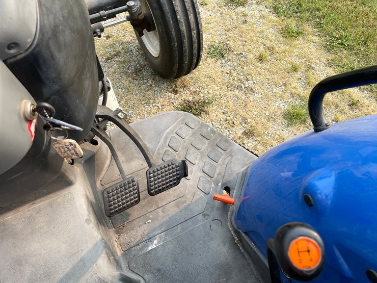 2004-new-holland-tn60a-image-18