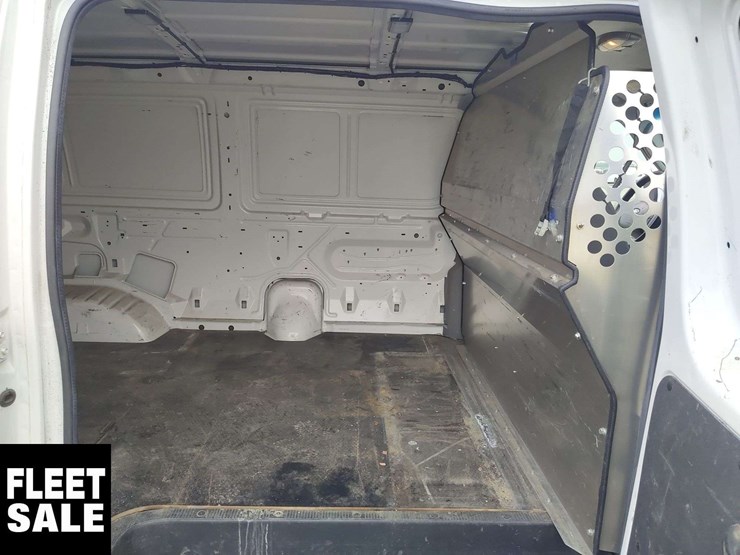 2014-ford-cargo-image-24