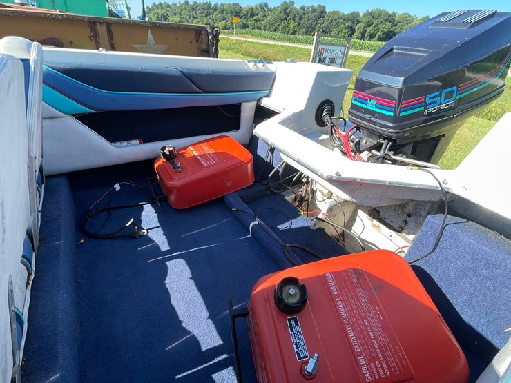#1019-•-bayliner-capri-boat-on-escort-trailer-(no-title,-for-parts)-image-32