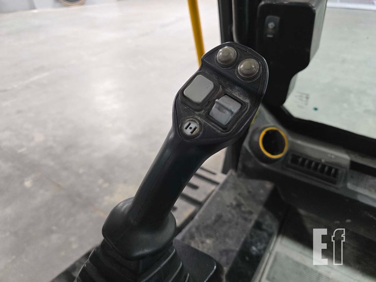 2021-jcb-3ts-8t-image-16