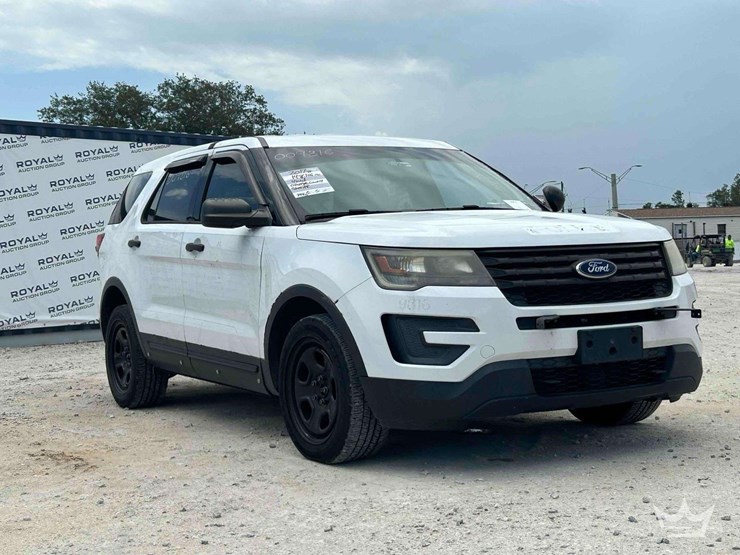 2017-ford-explorer-image-2
