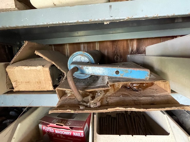 #2332-•-contents-of-shelf-image-8