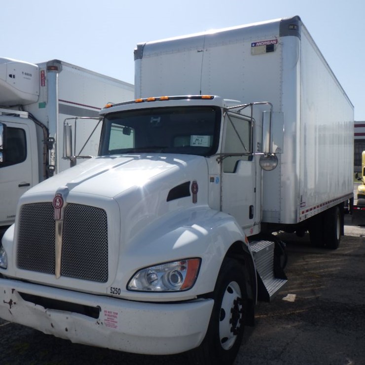 2022 KENWORTH T270
