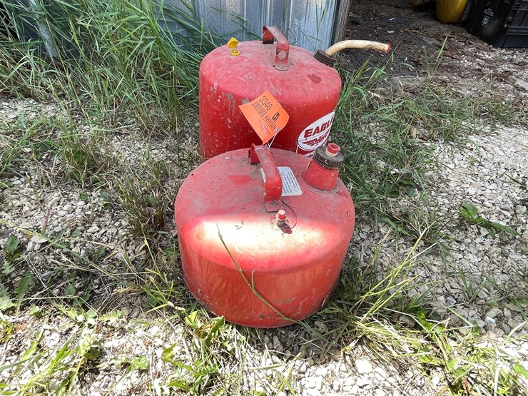 #3346-•-(2)-metal-gas-cans-image-4