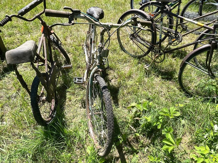 #3299-•-(2)-vintage-bikes-image-16