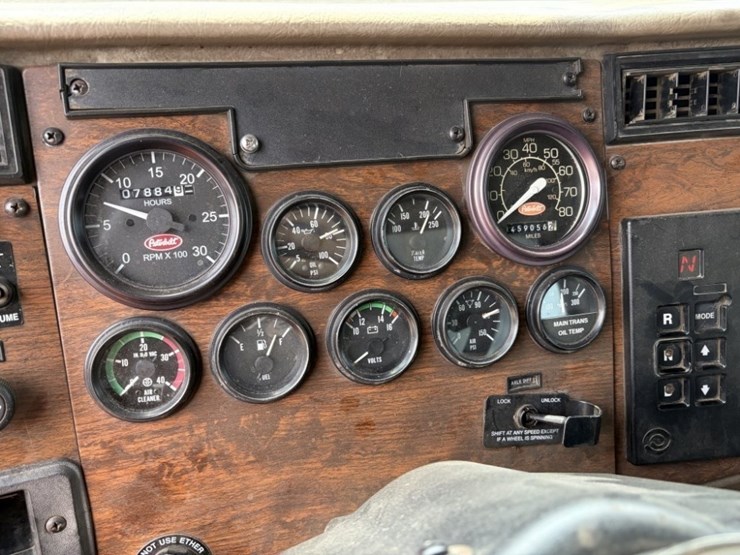 2000-peterbilt-330-image-25