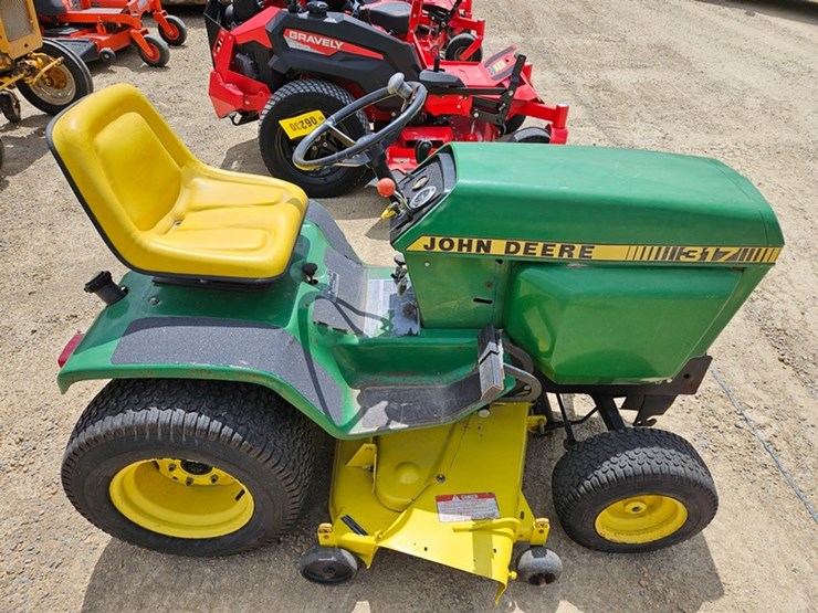 john-deere-317-image-6