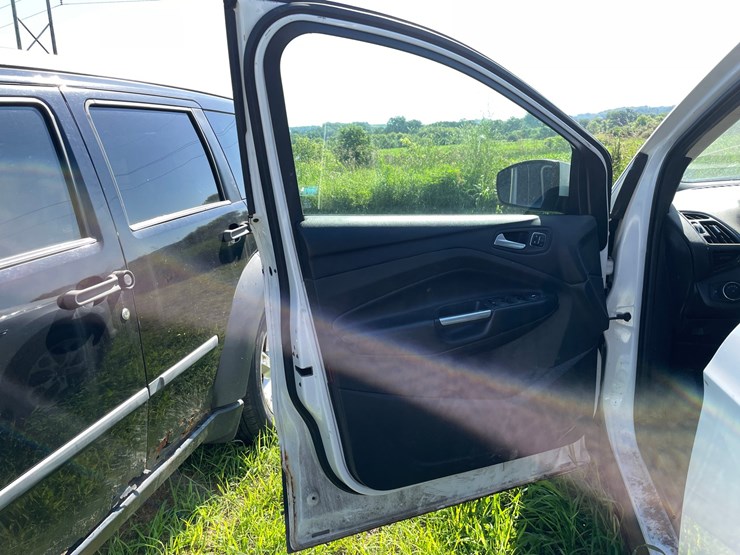 2014-ford-escape-titanium-image-28