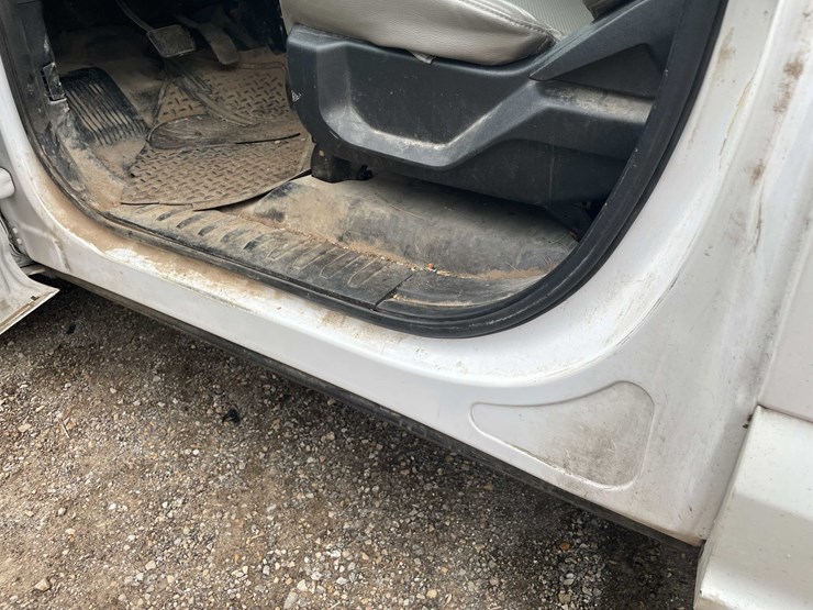 2017-ford-f150-xl-image-44