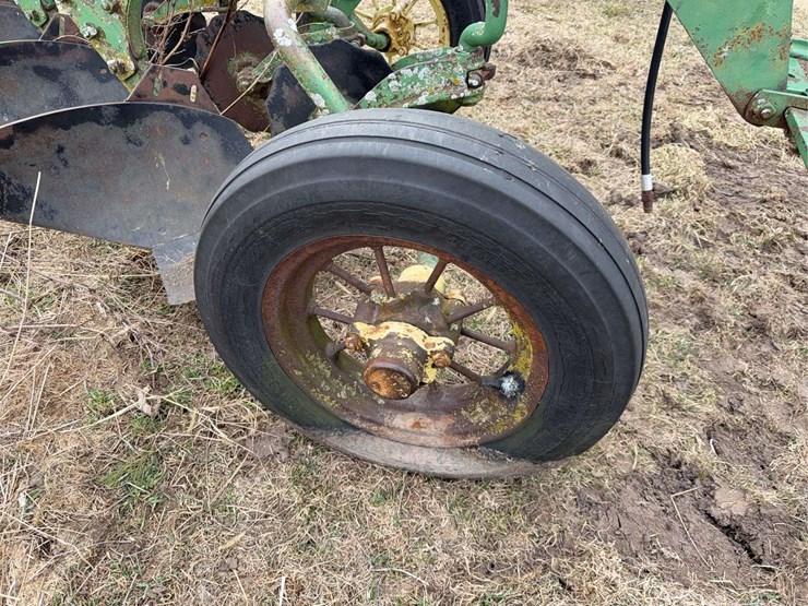 john-deere-pull-type-three-bottom-plow-image-20