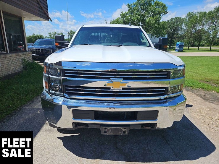 2015-chevrolet-silverado-2500hd-image-3
