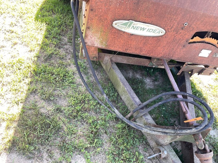 #1034-•-new-idea-manure-spreader-image-13