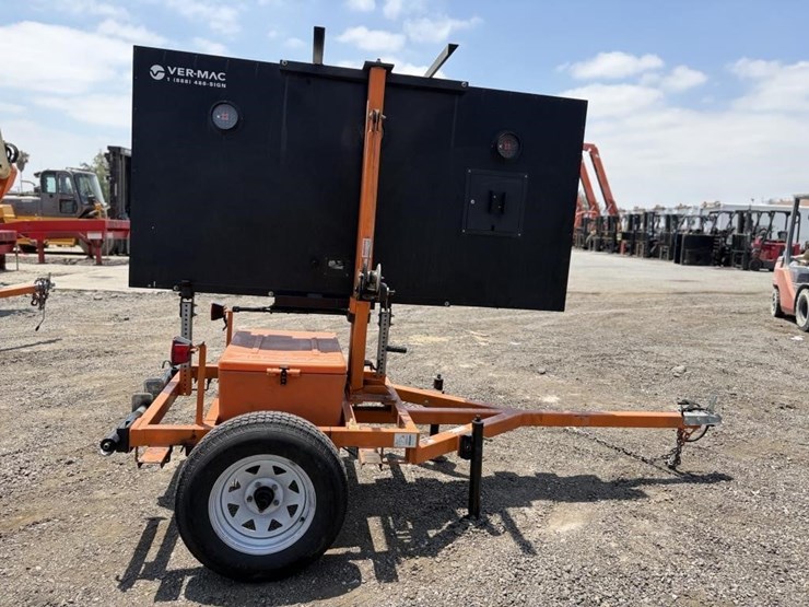2013-vermac-arrow-board-trailer-image-6
