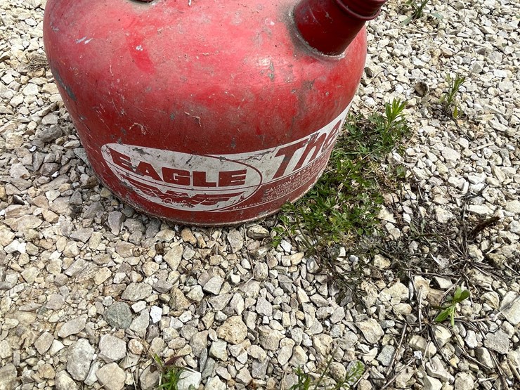 #3345-•-(2)-metal-gas-cans-image-10