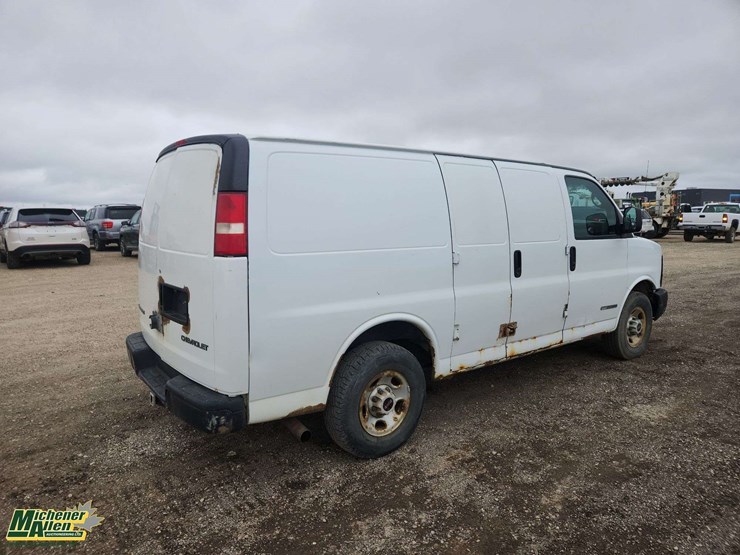 2004-gmc-2500-image-4