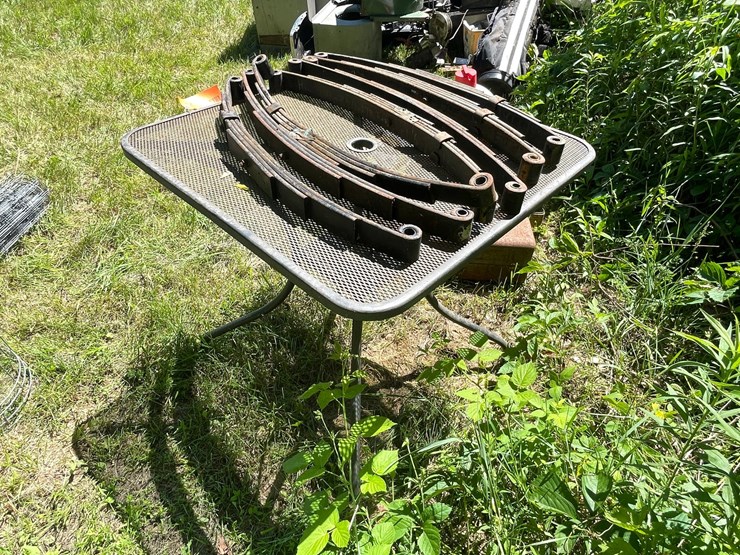 #3303-•-metal-table-and-(7)-trailer-springs-image-7