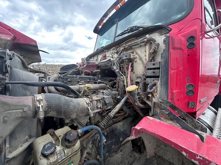 2016-western-star-4700-image-45