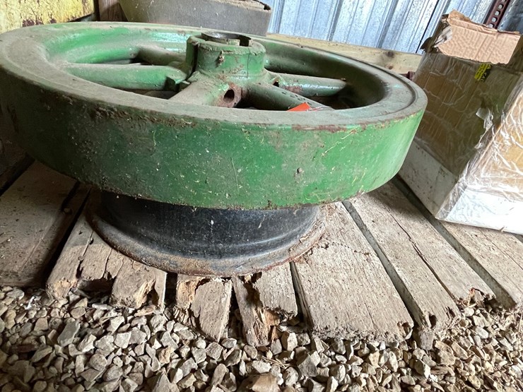 #3354-•-vintage-john-deere-belt-pulley-image-3