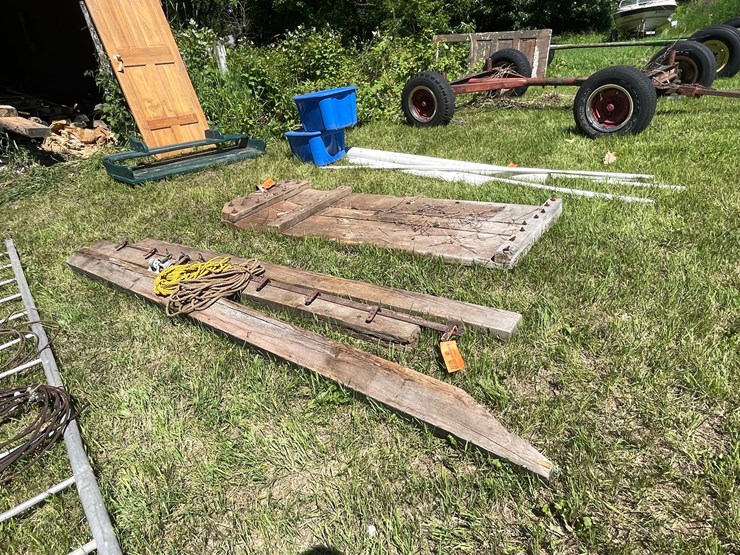 #3226-•-barn-beams-with-door-track-image-3