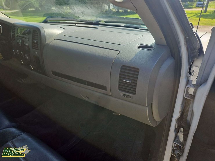 2013-chevrolet-silverado-1500-image-26