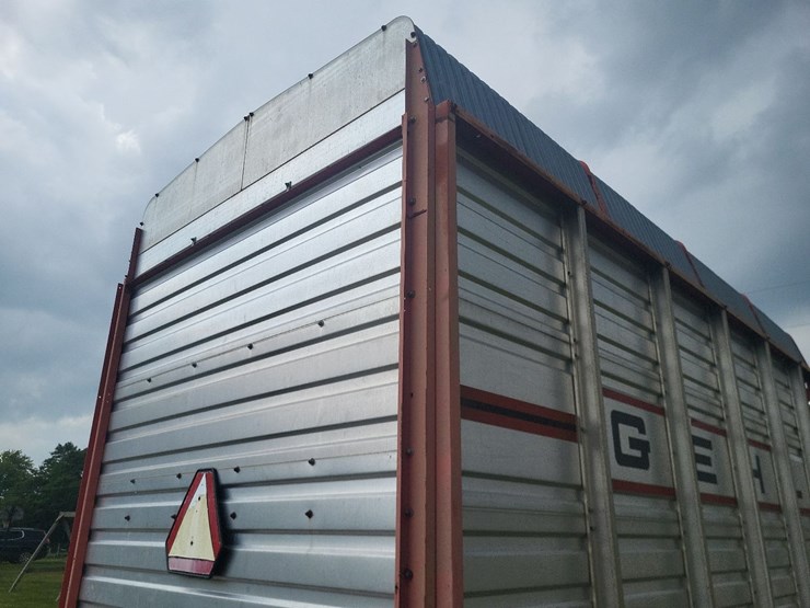 gehl-970-silage-wagon-w/gehl-tandem-axle-running-gear-image-34