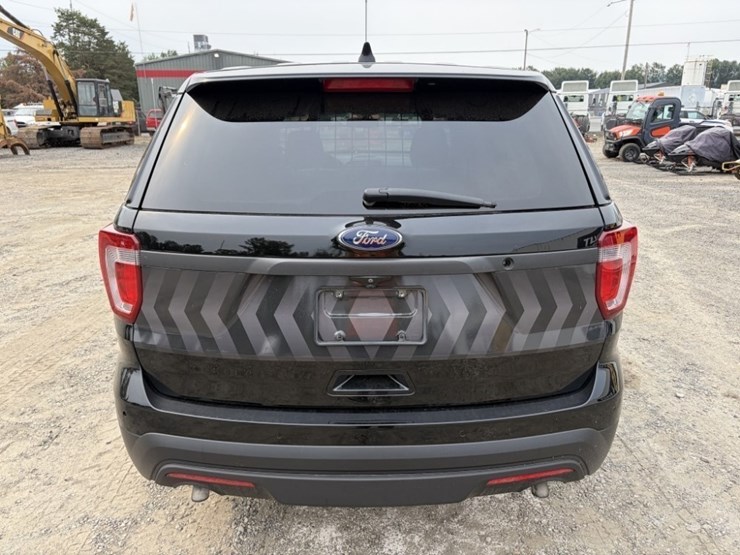 2017-ford-explorer-image-5
