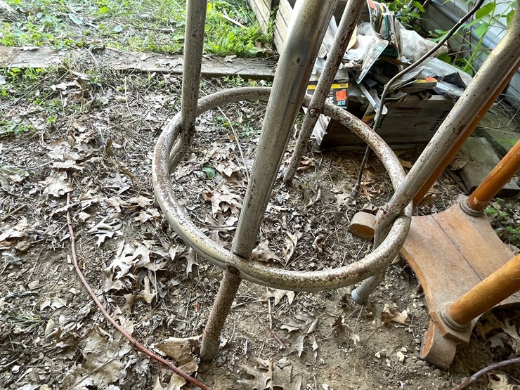 #3326-•-(2)-electric-fencers,-(2)-stools,-and-set-of-tire-chains-image-10