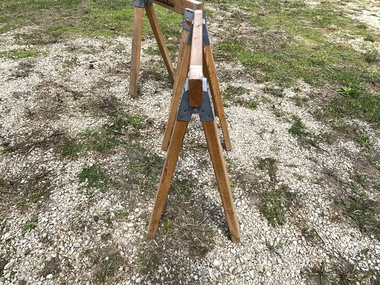 #3337-•-(2)-menards-wood-sawhorses-image-8