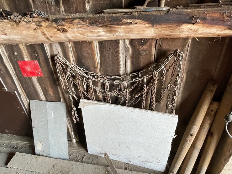 #2322-•-wall-section-of-vintage-farm-tools-image-10