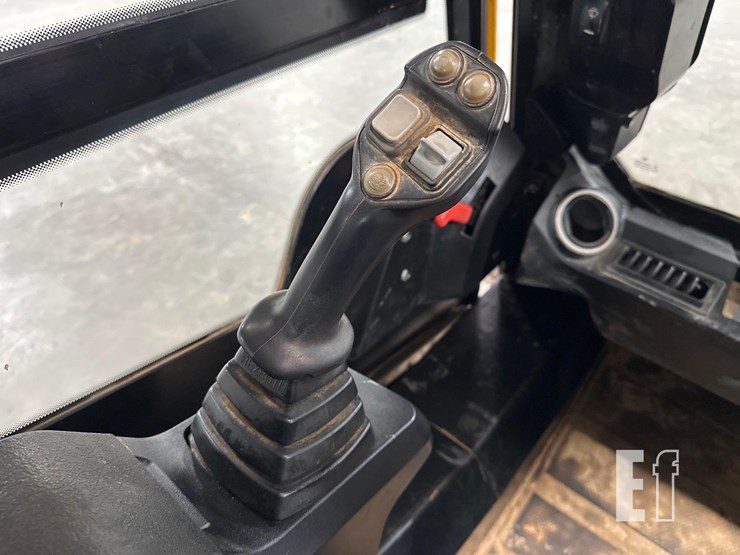 2021-jcb-3ts-8t-image-18