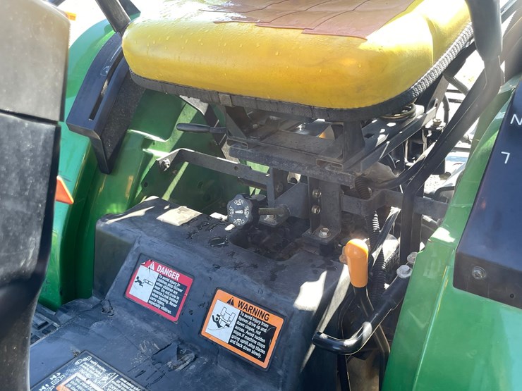 john-deere-4010-image-39