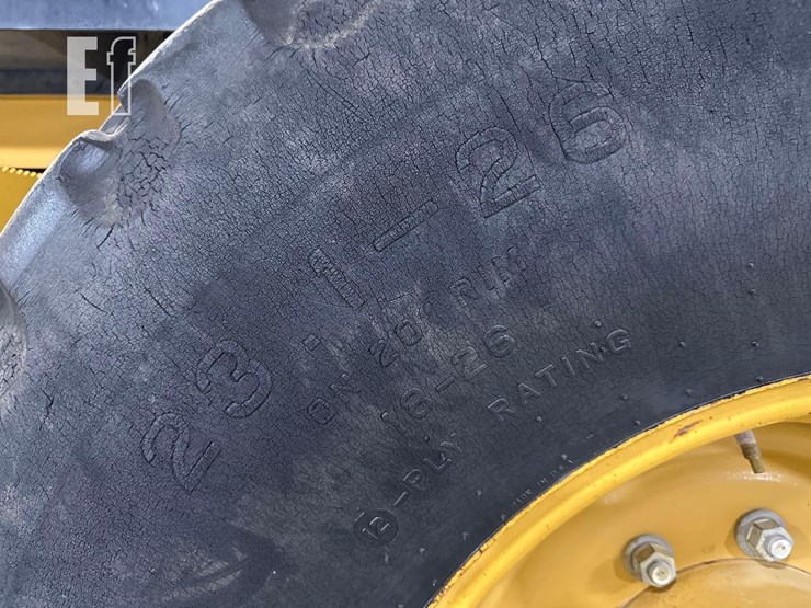 2012-caterpillar-cs64-image-26