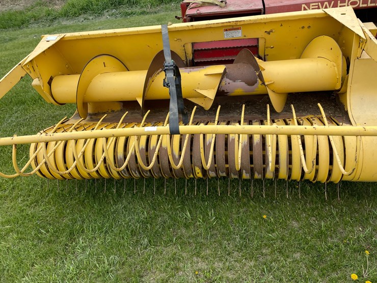 #1033-•-hew-holland-790-chopper-with-hay-head-image-20