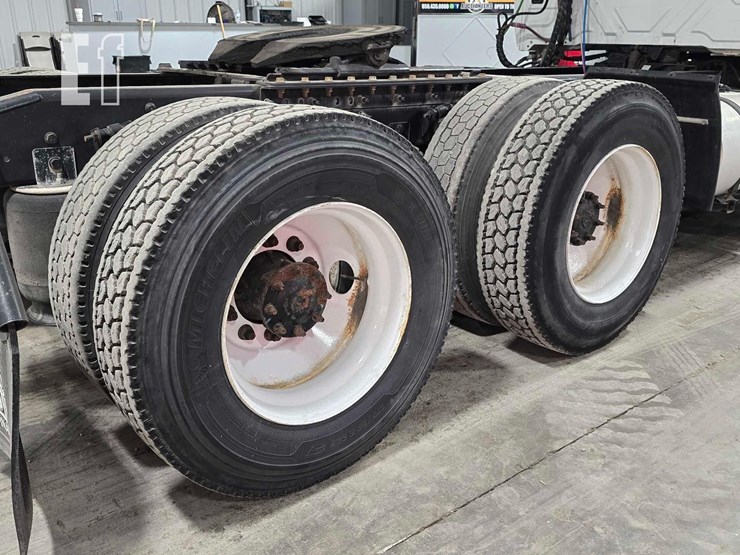 2017-international-durastar-4400-image-25