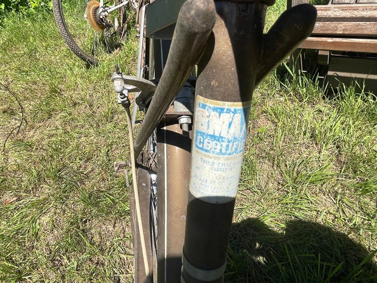 #3300-•-(2)-vintage-his-and-hers-bikes-image-9