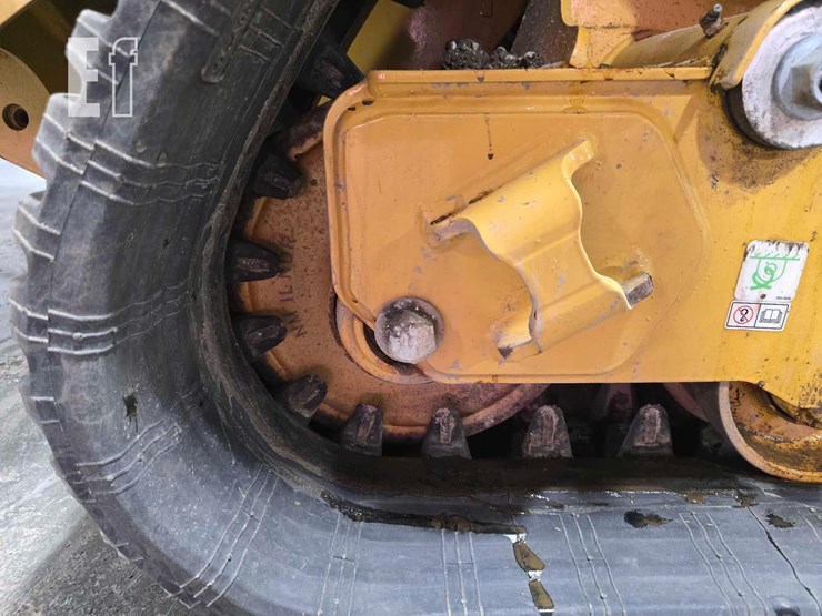 2025-caterpillar-255-image-34