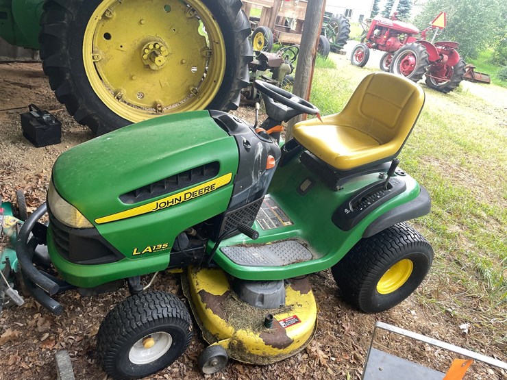 john-deere-la135-image-1