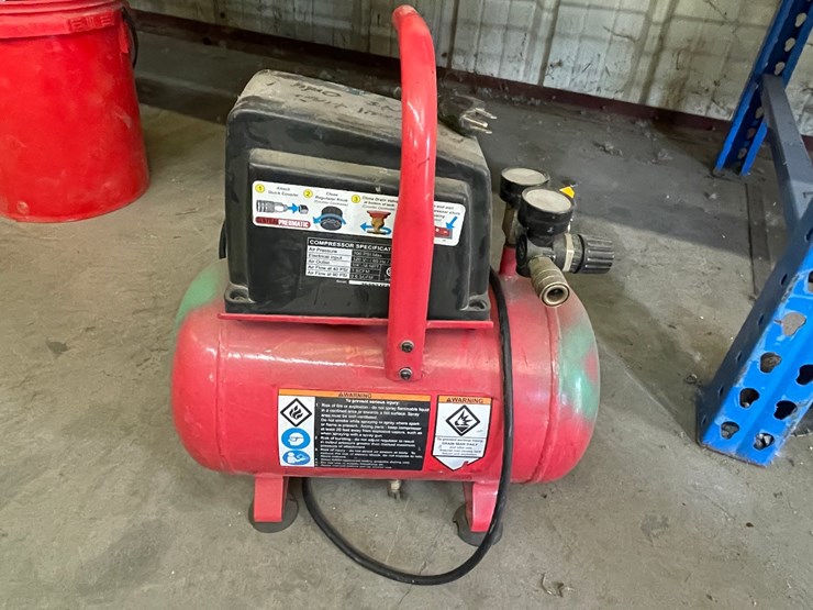 #4047-•-central-pneumatic-portable-air-compressor-image-2