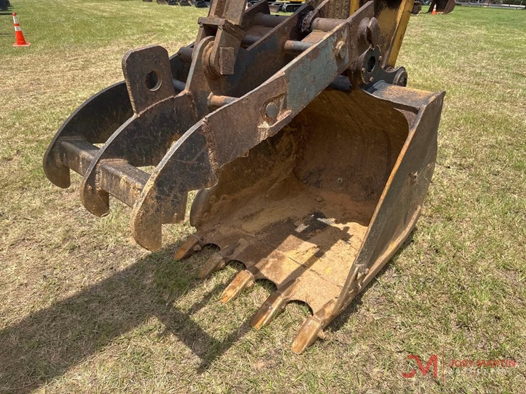 caterpillar-e120b-image-10