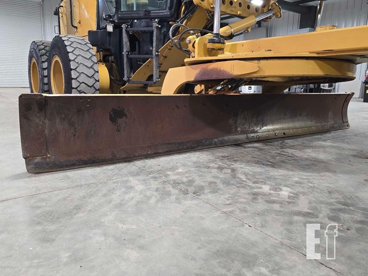 2010-caterpillar-120m-image-10
